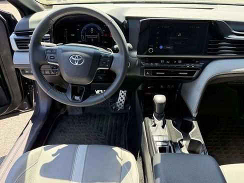 Used 2025 Toyota Camry SE FWD image 12