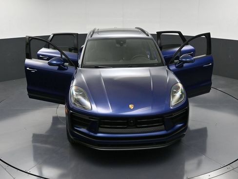 Certified 2026 Porsche Macan AWD/4WD image 34