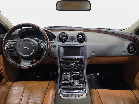 Used 2014 Jaguar XJ L Portfolio RWD image 10