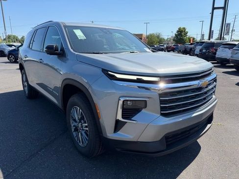 New 2026 Chevrolet Traverse LT w/ Driver Confidence Package FWD image 1