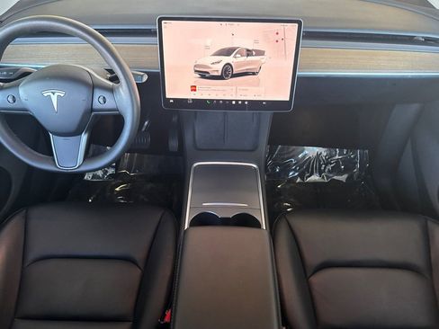 Used 2023 Tesla Model Y Long Range image 16