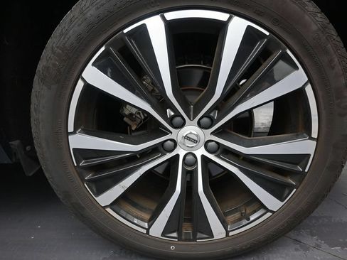 Used 2024 Volvo XC60 B5 Plus AWD/4WD image 9