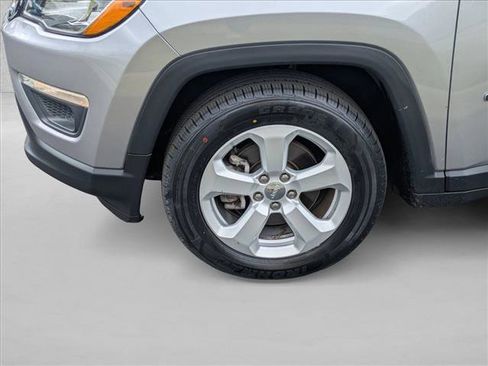 Used 2018 Jeep Compass Latitude image 23