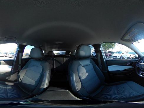 Used 2025 Chevrolet Trax LT w/ LT Convenience Package image 42