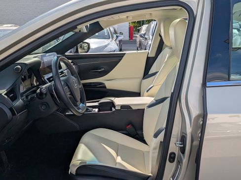 Certified 2022 Lexus ES 300h 300h image 15