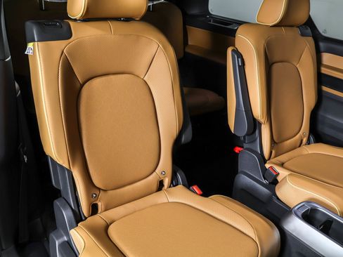 New 2025 Volkswagen ID. Buzz Pro S Plus image 42