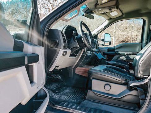 Used 2022 Ford F550 4x4 Crew Cab Super Duty w/ Power Equipment Group image 38