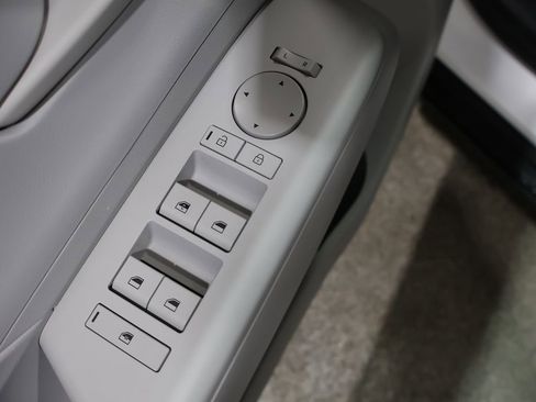 Used 2025 Hyundai Kona SEL image 14