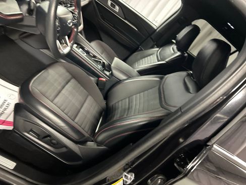 Used 2025 Ford Explorer ST-Line w/ ST-Line Street Pack AWD/4WD image 12