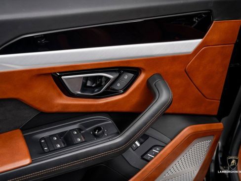 Used 2019 Lamborghini Urus image 20