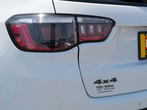 Used 2025 Jeep Compass Trailhawk AWD/4WD image 17
