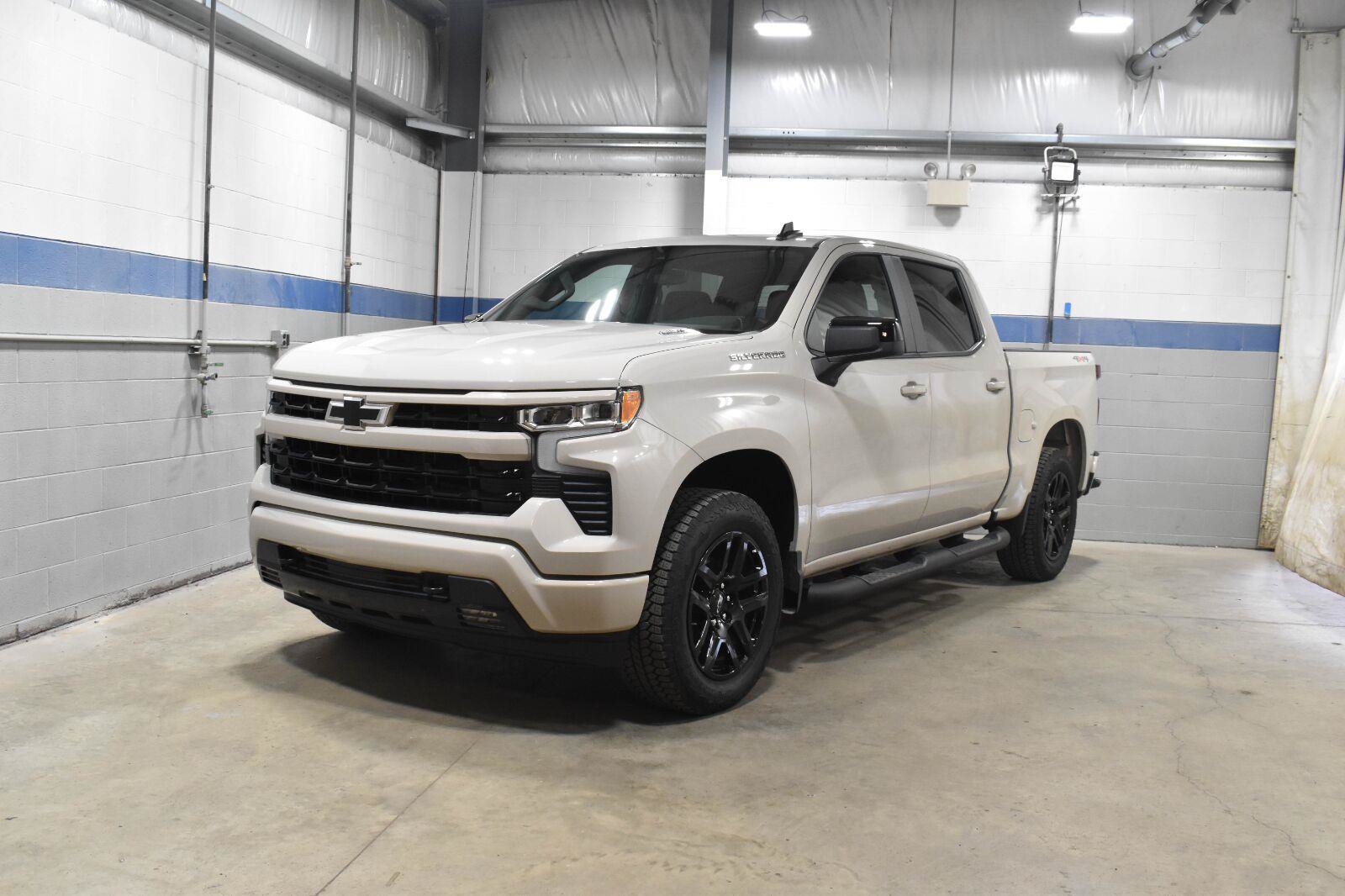 Used 2026 Chevrolet Silverado 1500 RST w/ RST Select Package AWD/4WD image 2