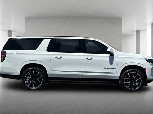 Used 2024 Chevrolet Suburban RST RWD image 8