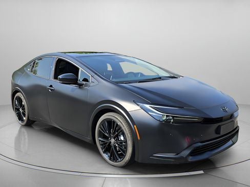 Used 2025 Toyota Prius FWD image 7