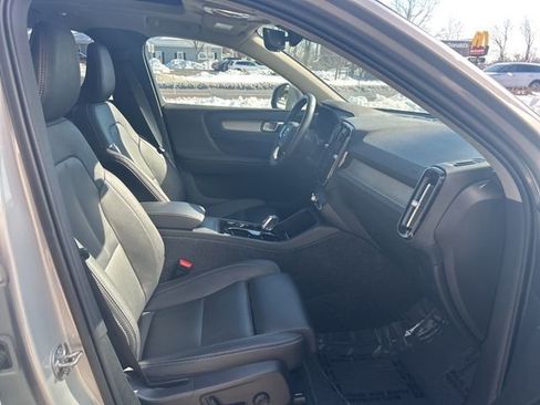 Certified 2025 Volvo XC40 B5 Plus image 15