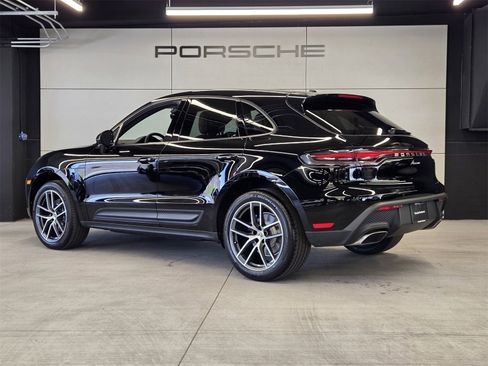 Used 2025 Porsche Macan image 3