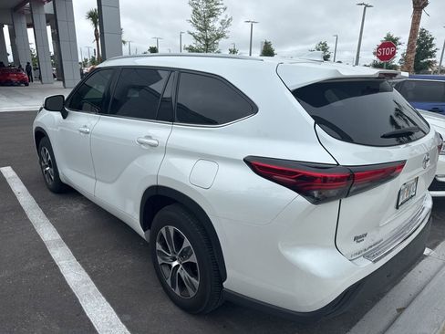 Used 2022 Toyota Highlander XLE image 8