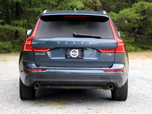 Used 2018 Volvo XC60 T5 Momentum w/ Vision Package image 4
