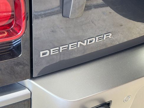 Certified 2025 Land Rover Defender 110 X-Dynamic SE AWD/4WD image 31