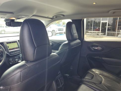 Used 2023 Jeep Cherokee Altitude Lux image 28