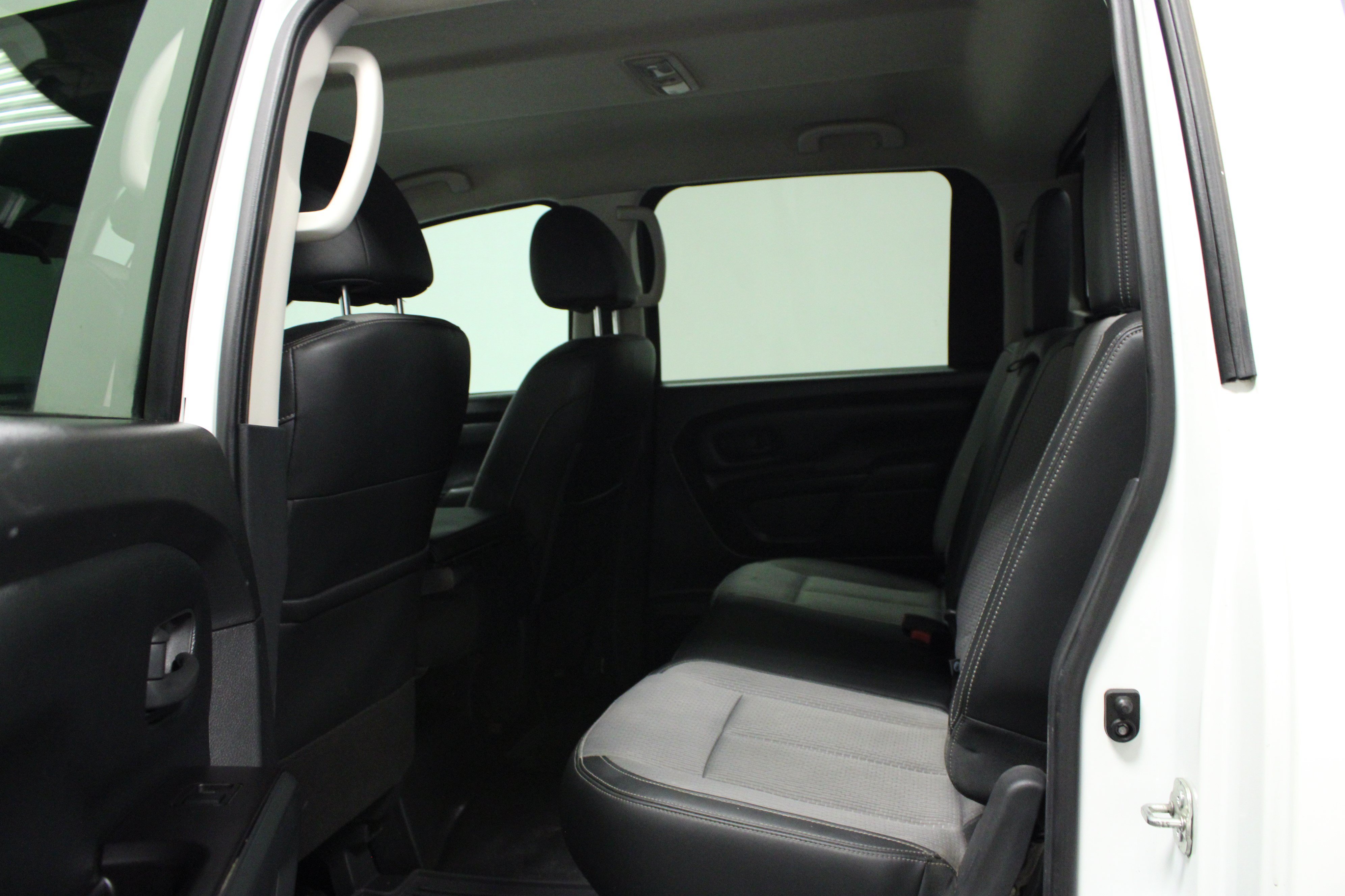 Used 2019 Nissan Titan S AWD/4WD image 13