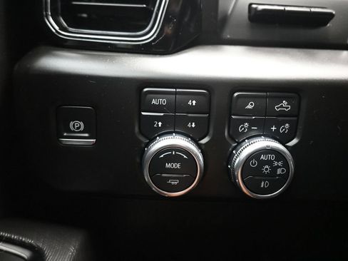 Used 2025 GMC Sierra 2500 AT4X AWD/4WD image 33
