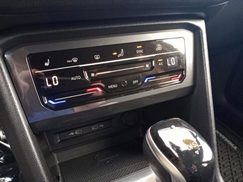 Used 2022 Volkswagen Tiguan SE R-Line image 13