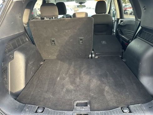 Used 2022 Ford Escape SE image 39