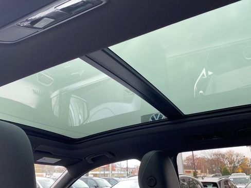 Certified 2021 Volkswagen Tiguan SE R-Line w/ 3rd Row Seat Package image 22