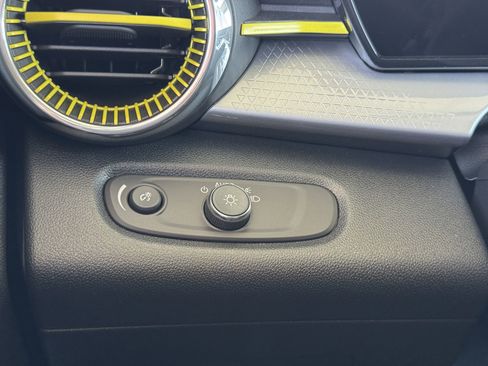 New 2025 Chevrolet Trax LT w/ LT Convenience Package image 23