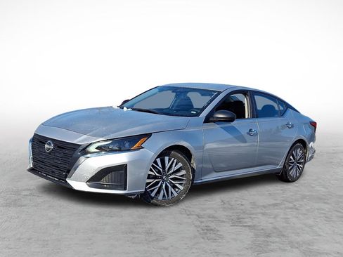 Used 2024 Nissan Altima 2.5 SV image 1