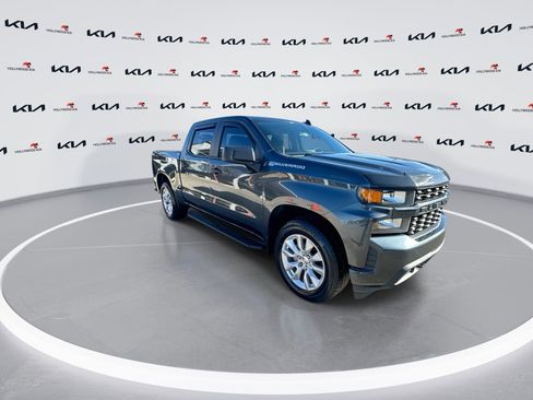 Used 2020 Chevrolet Silverado 1500 Custom w/ Custom Value Package image 2