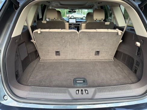 Used 2023 Lincoln Aviator Reserve w/ Equipment Group 201A RWD image 9