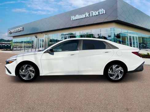 Used 2025 Hyundai Elantra Sport FWD image 3