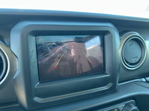 Used 2023 Jeep Wrangler Sport image 19