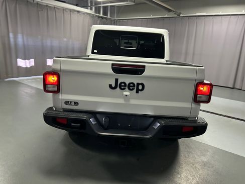 Used 2024 Jeep Gladiator Sport AWD/4WD image 6