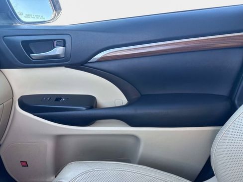 Used 2019 Toyota Highlander Limited image 18