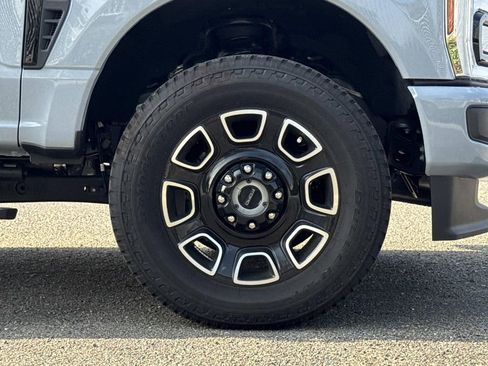New 2025 Ford F250 Platinum image 30