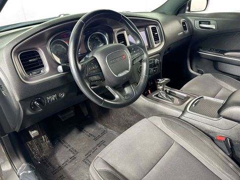 Used 2019 Dodge Charger SXT RWD image 9