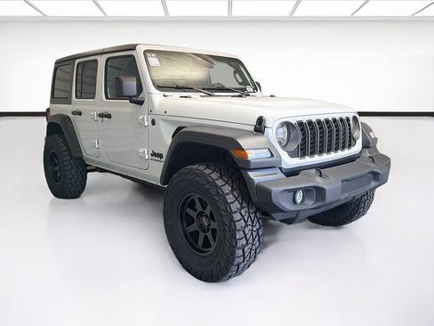 Used 2025 Jeep Wrangler Unlimited Sport AWD/4WD image 3