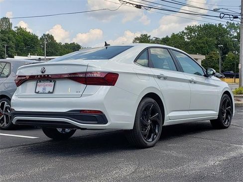 New 2025 Volkswagen Jetta SE image 3