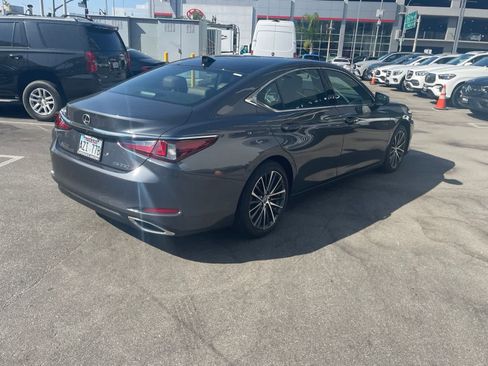 Used 2025 Lexus ES 350 w/ Premium Package FWD image 3