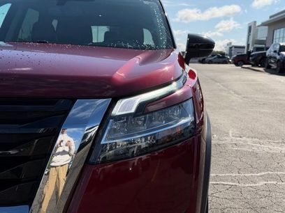 Used 2022 Nissan Pathfinder Platinum w/ Lighting Package (N93)