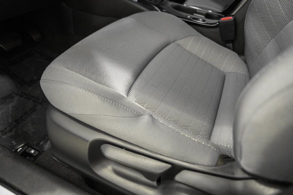 Used 2025 Toyota Corolla SE FWD image 33