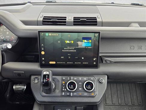 Certified 2023 Land Rover Defender 90 V8 image 15