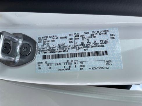 Used 2022 Ford Escape SE w/ SE Sport Appearance Package image 27