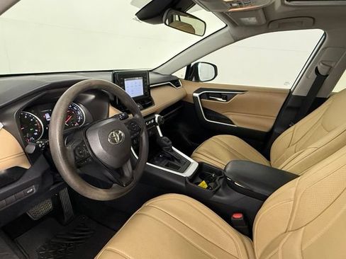 Used 2019 Toyota RAV4 XLE w/ Convenience Package FWD image 38