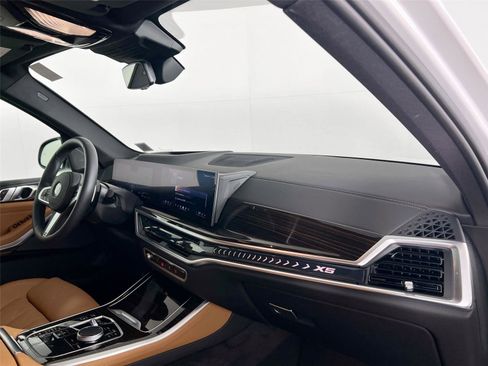 Used 2025 BMW X5 xDrive40i w/ M Sport Package image 27