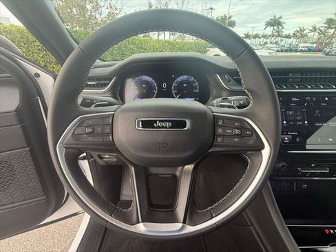 Certified 2025 Jeep Grand Cherokee Laredo image 22