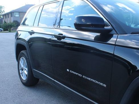 Used 2025 Jeep Grand Cherokee Laredo X AWD/4WD image 47